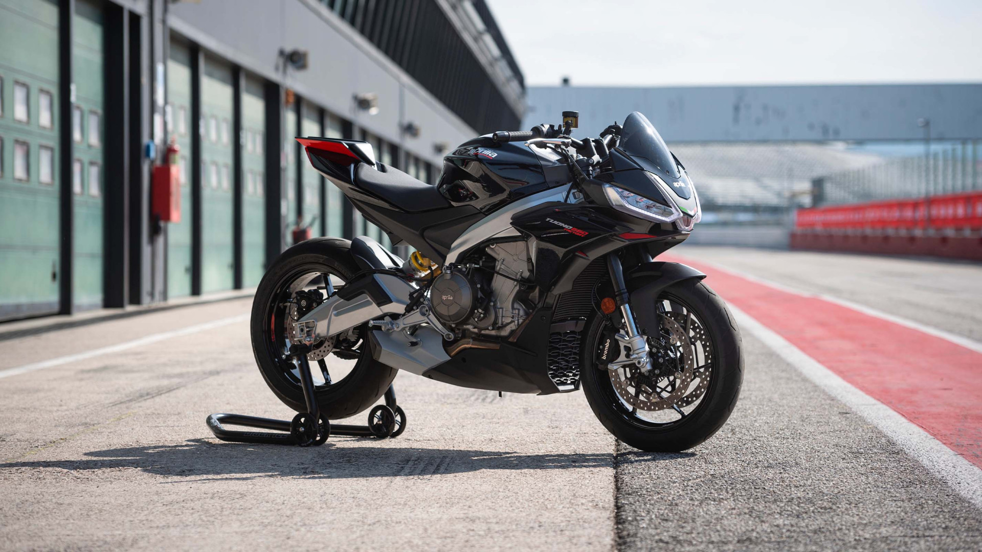 aprilia_2880x1600.jpg
