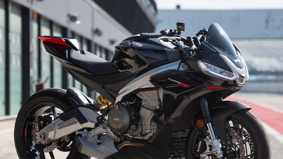 aprilia_800x1000.jpg